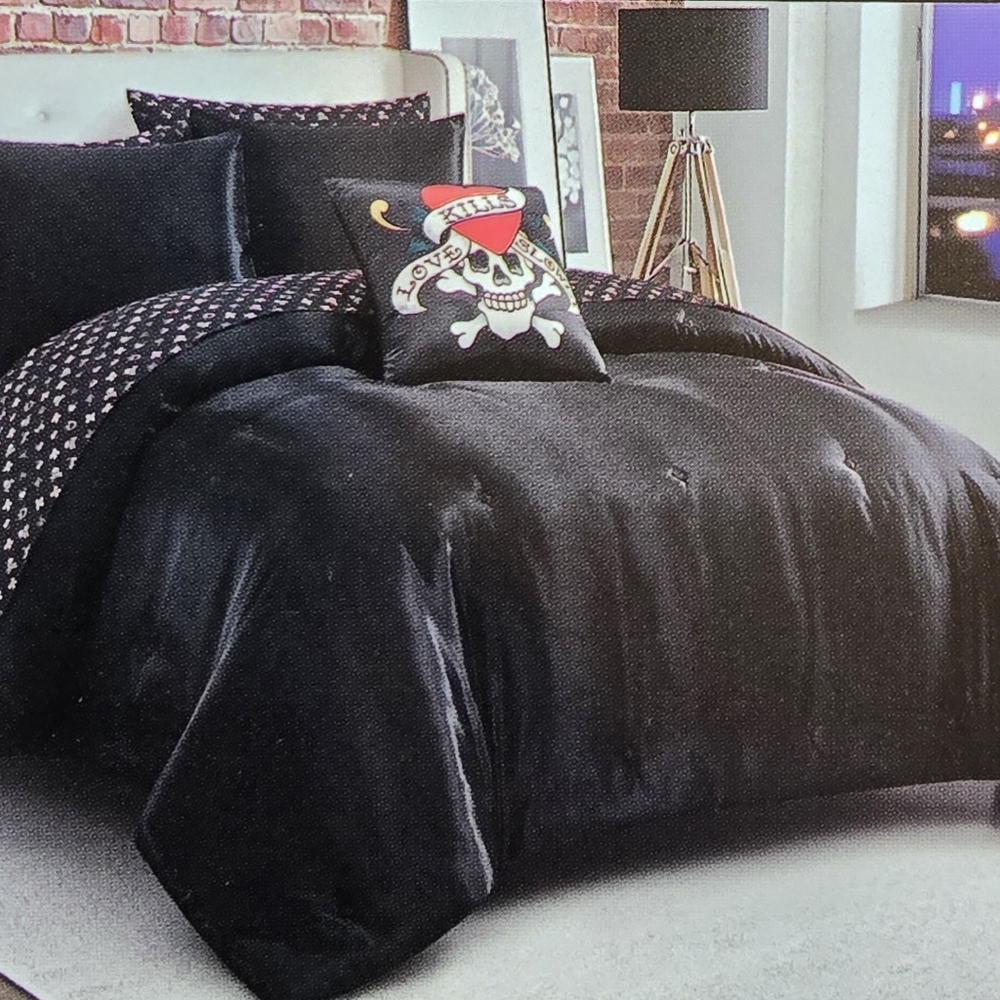 Ed hardy 8piece King Satin Bedding set new